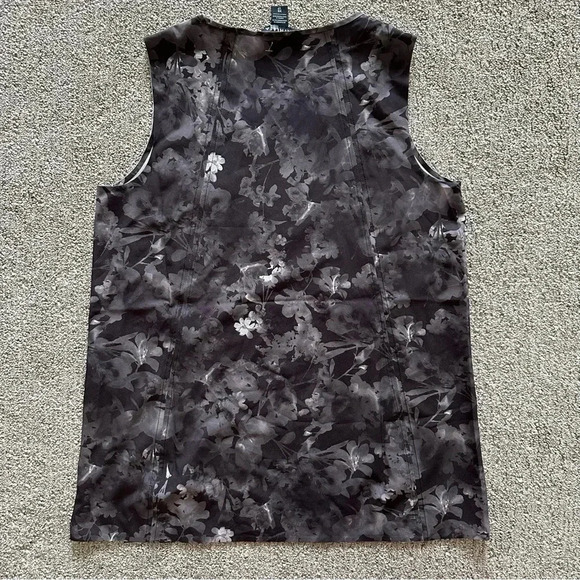 Athleta Zephyr Refined Tank Black Lumen Floral‎ Lightweight Size XS - Picture 5 of 6
